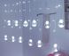 Светодиодная новогодняя гирлянда штора Шарики с пультом 12 предметов Белый тёплый Артикул: 50900000015 фото 6